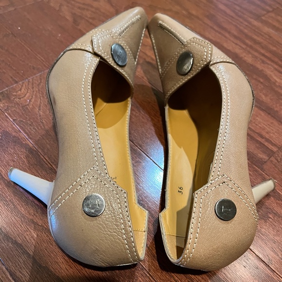 Tod’s nude 3inch heels - Picture 8 of 10